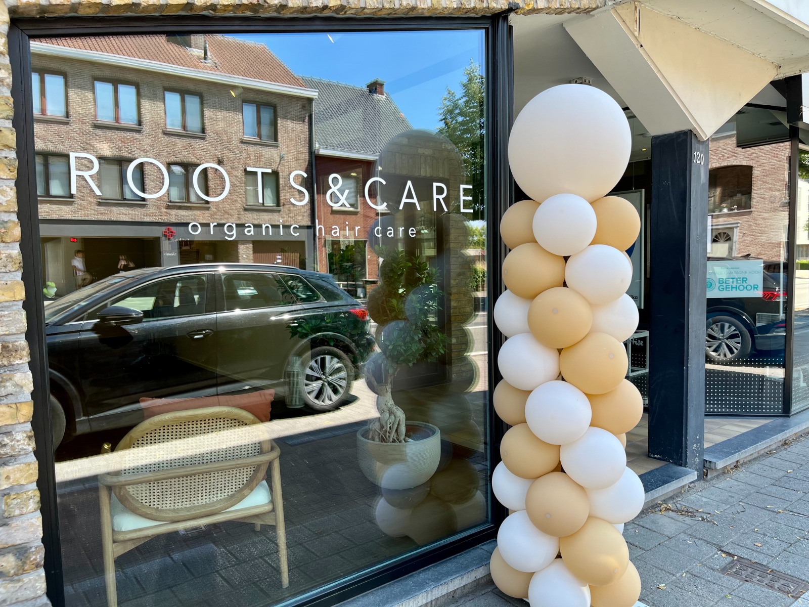 Gevel Roots & Care bio kapsalon in Zoersel